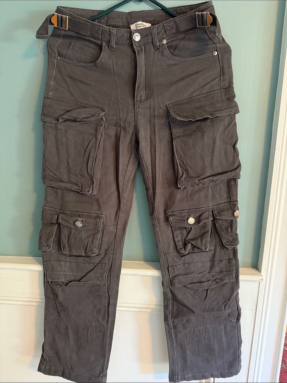 Wide-Leg Cargo Pants in Charcoal Gray